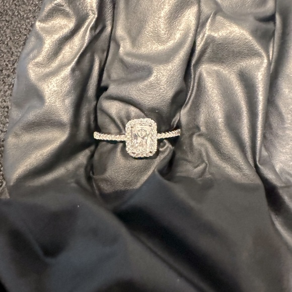 BRAND NEW Moissanite Ring size 7 sterling silver - Picture 8 of 9